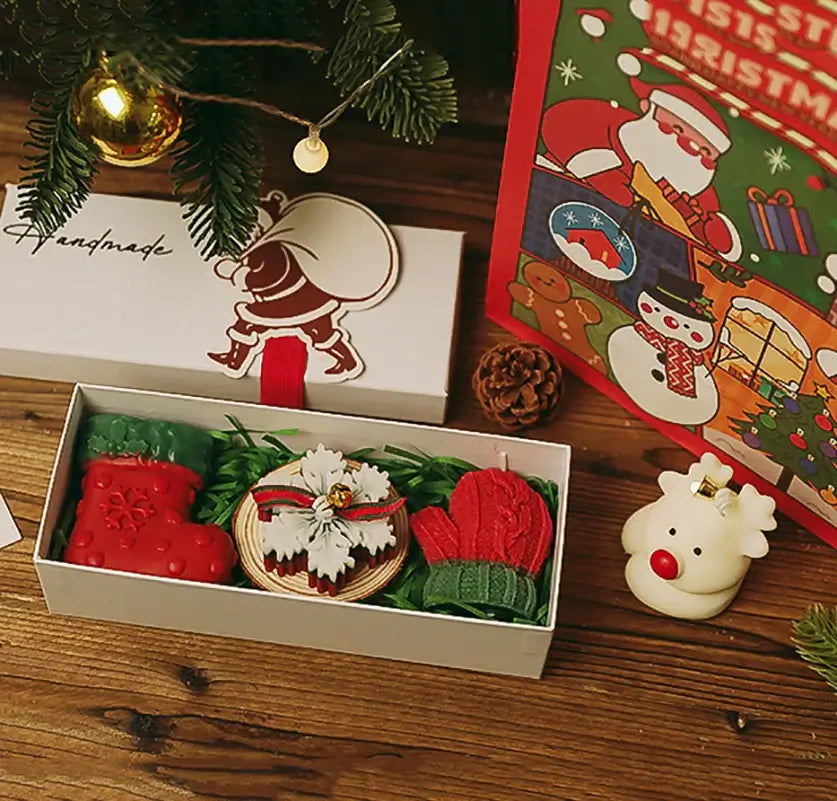 3-Piece Christmas Scented Candle Gift Set - Handmade Santa, Snowman & Elk Aromatherapy Candles for Holiday Decor