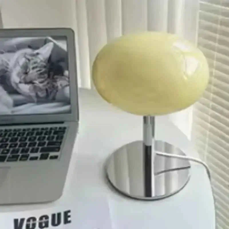 The Girl's Bedside Lamp Bedroom Decoration Modern Minimalist LED Lighting Table Lamp Room Decoration and Living Room